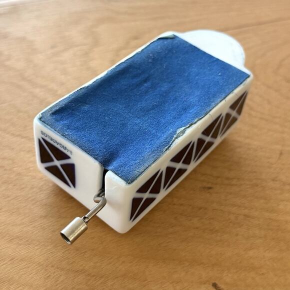 Sargadelos Porcelain Wind-Up Music Box Blue & White - Galicia, Spain - Picture 8 of 9